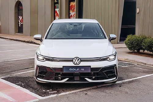 Full Front View of Golf R