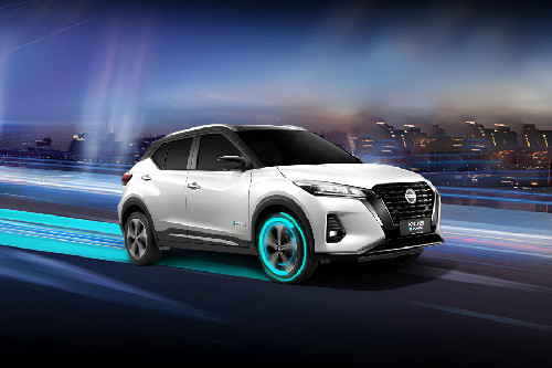 Nissan Kicks e-Power Front Cross Side View