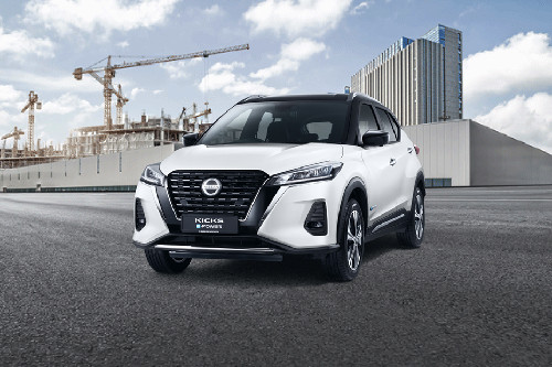 Kicks e-Power Tilted Front View