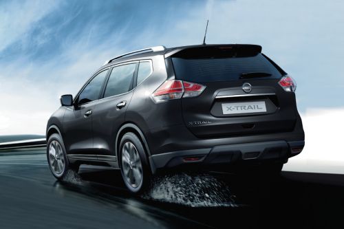 Rear Cross Side View of Nissan X-Trail (2015-2018)