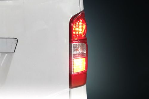 NV350 Urvan Tail light