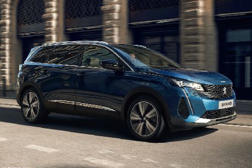 Peugeot 5008 Front Cross Side View