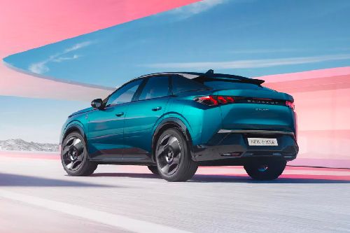 Rear Cross Side View of Peugeot e-3008