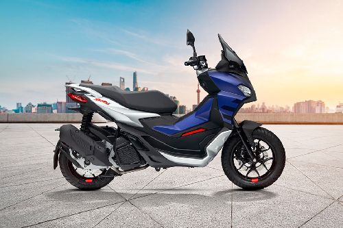 Aprilia SR GT 200 Right Side Viewfull Image