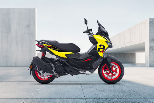 Aprilia SR GT 200 Right Side Viewfull Image