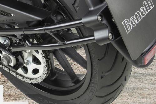 Benelli Leoncino 500 Drive View