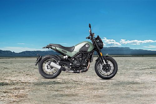 Benelli Leoncino 500 Slant Rear View Full Image