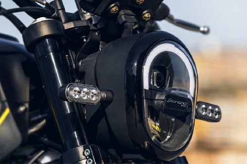 Benelli Leoncino 250 Head Light View