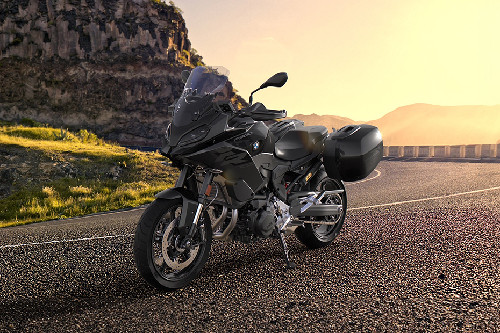 BMW F 900 XR Slant Front View Full Image