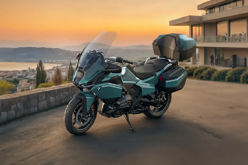 BMW R 1300 RT Slant Front View Full Image