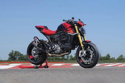 Motosikal Ducati Monster SP SP 2024 di Malaysia