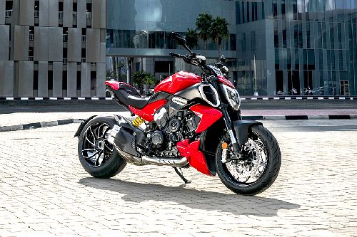 Motosikal Ducati Diavel V4 Standard 2024 di Malaysia