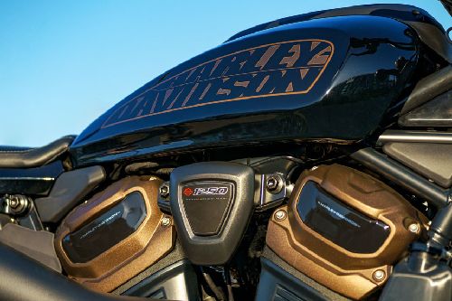harley sportster 1200 fuel capacity