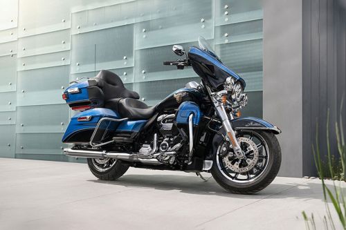 Harley-Davidson Ultra Limited Slant Rear View Full Image