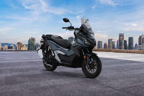 Honda ADV160 Slant Rear View Full Image