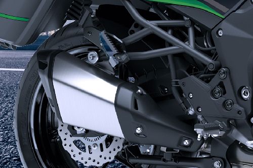 Kawasaki Versys 1000 SE Exhaust View