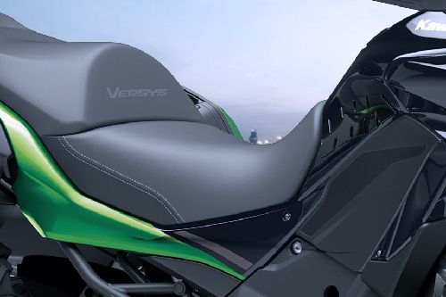 Kawasaki Versys 1000 SE Rider Seat View