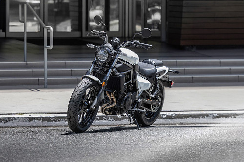 Kawasaki Eliminator Slant Front View Full Image