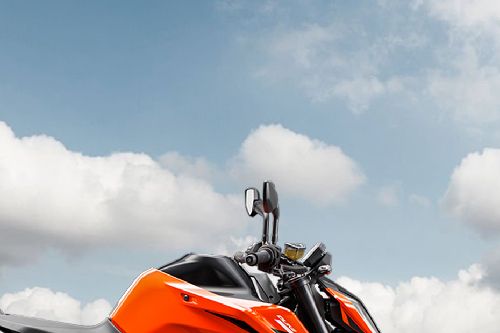 KTM Duke 790 Handle Bar View