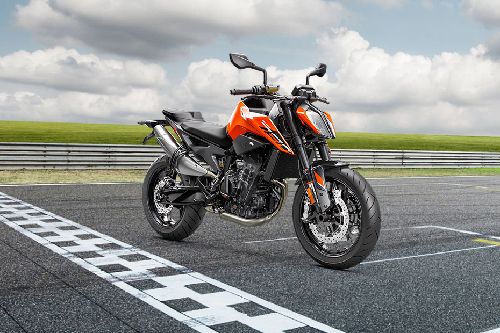 KTM Duke 790 Slant Rear View Full Image