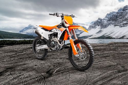 KTM 250 SX-F Slant Rear View Full Image