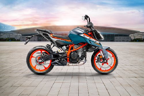 KTM 390 Duke Right Side Viewfull Image