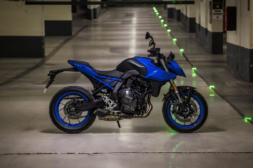 Suzuki GSX-8S Left Side View Full Image