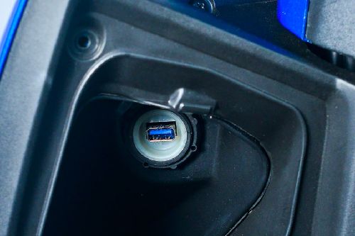 Power outlet Suzuki Avenis 125