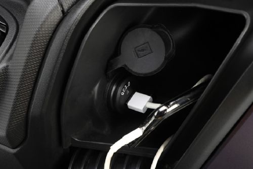 Power outlet Sym Maxsym TL 508