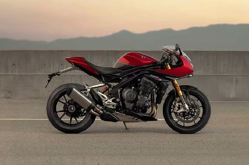 Triumph Speed Triple 1200 RR Right Side Viewfull Image