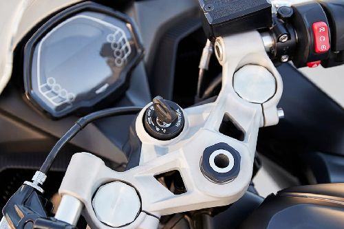 Triumph Daytona 660 Console View