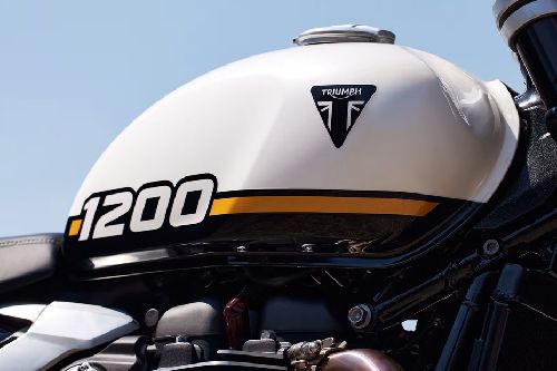 Triumph Speed Twin 1200 Fuel Tank View