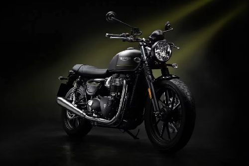 Triumph Speed Twin 900 Slant Rear View Full Image