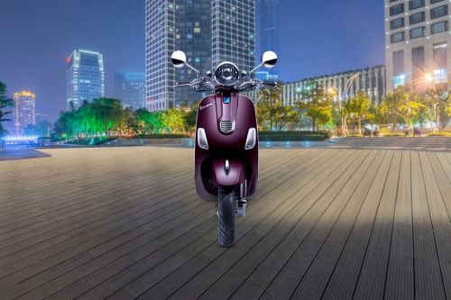 Vespa LXV 150 Front View Full Image