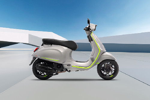 Vespa Sprint 150 Right Side Viewfull Image