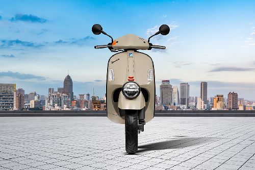 Vespa GTV Front View Full Image