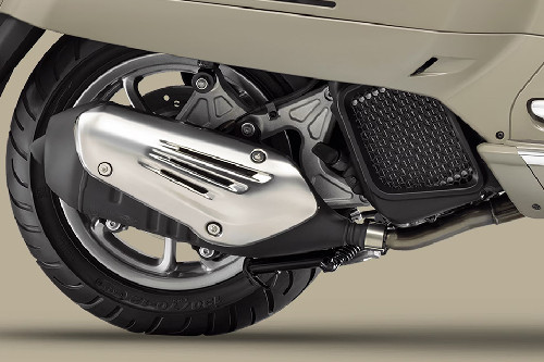 Vespa GTS Classic 300 Fuel Tank View