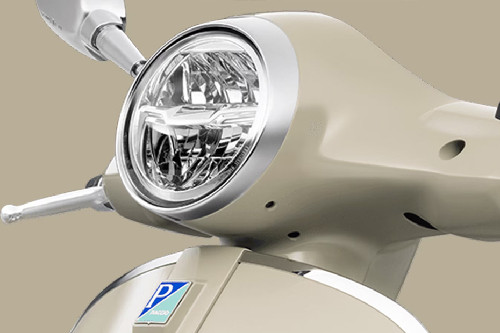 Vespa GTS Classic 300 Head Light View