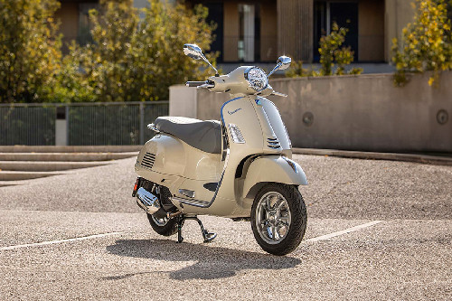 Vespa GTS Classic 300 Slant Rear View Full Image