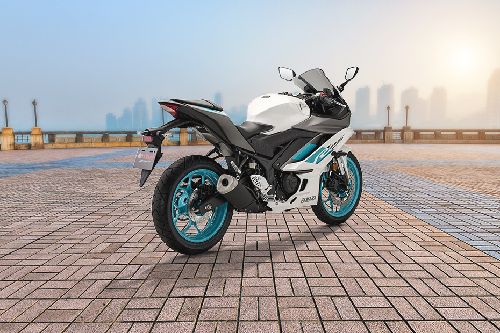 Yamaha YZF-R25 Back Side View