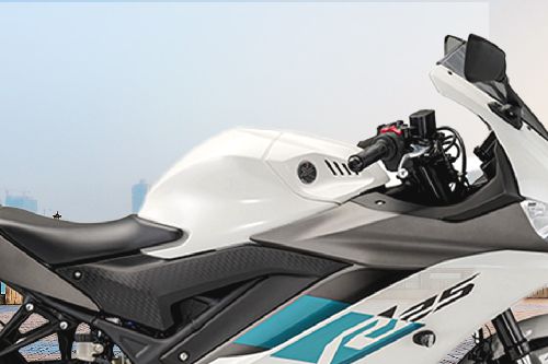 Yamaha YZF-R25 Fuel Tank View