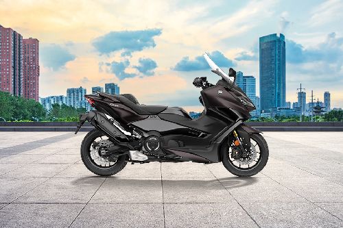 Yamaha TMax Right Side Viewfull Image