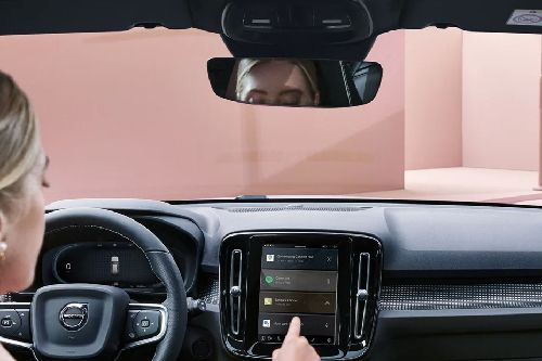 XC40 Recharge Courtesy Lamps