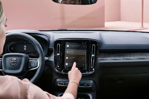 XC40 Recharge touch screen