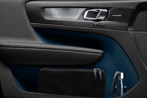 door handle interior of Volvo C40 Recharge