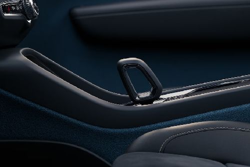 Volvo C40 Recharge Gear Shifter