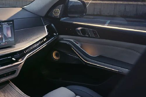 BMW X7 Passengers View