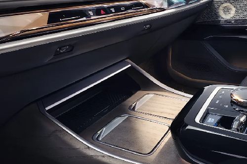 Power Accessories Outlet View of BMW i7