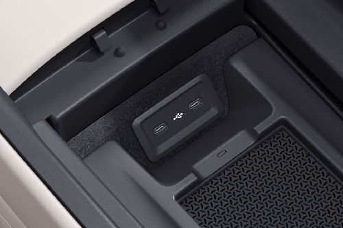 Power Accessories Outlet View of Mercedes Benz S-Class Saloon