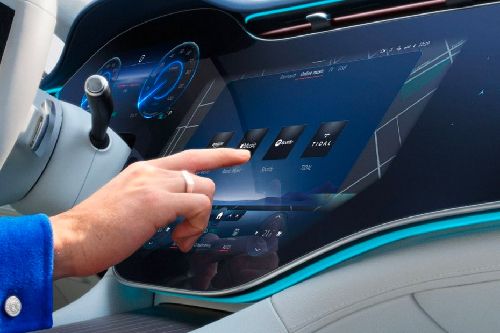 EQS SUV touch screen